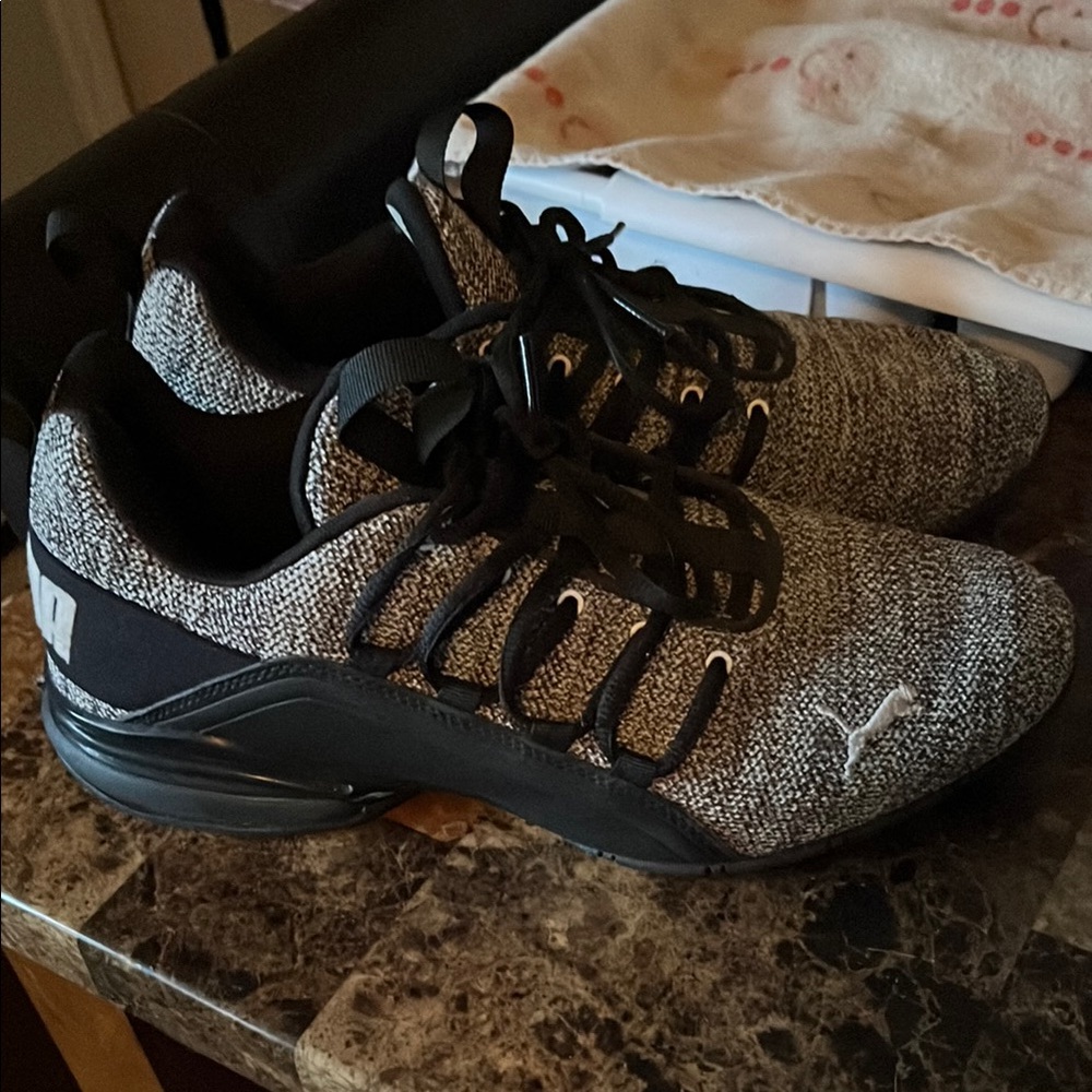 Puma Black and Gray Athletic Shoes for Performance